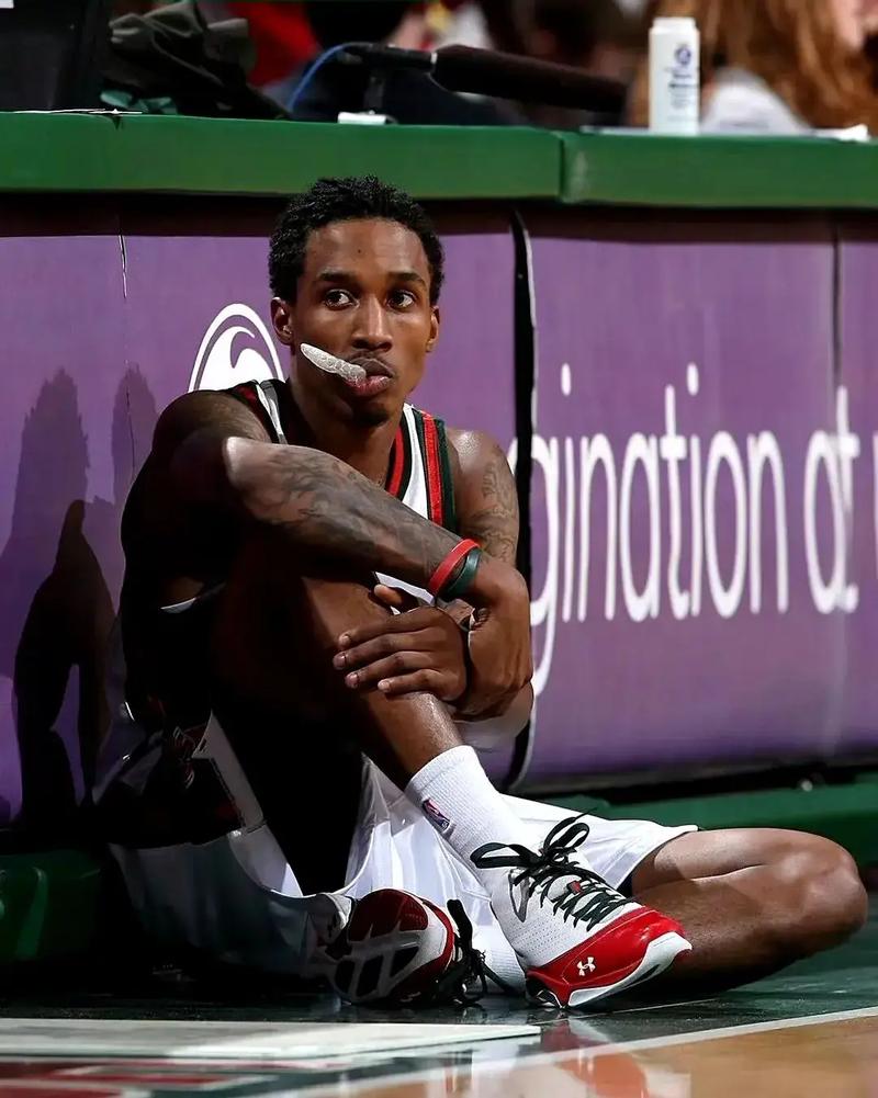 最强nba热火詹值得晋升吗,最强nba热火詹护具搭配-第4张图片-无暮网