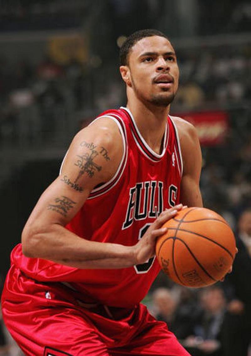 nba钱德勒打裁判,nba钱德勒打裁判是谁-第3张图片-无暮网 nba钱德勒打裁判,nba钱德勒打裁判是谁-第3张图片-无暮网