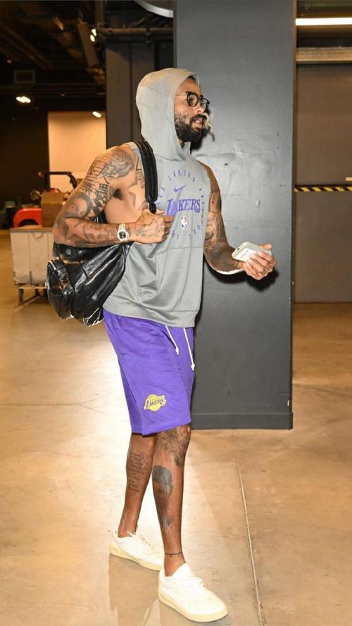 nba湖人拉塞尔什么时候复出,拉塞尔穿上湖人球衣-第5张图片-无暮网 nba湖人拉塞尔什么时候复出,拉塞尔穿上湖人球衣-第5张图片-无暮网