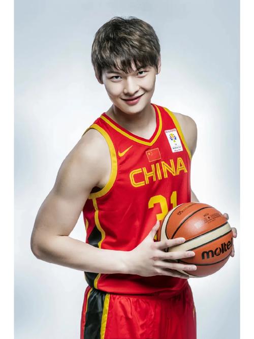 王哲林被灰熊选中为何不去（王哲林怎么没去灰熊）