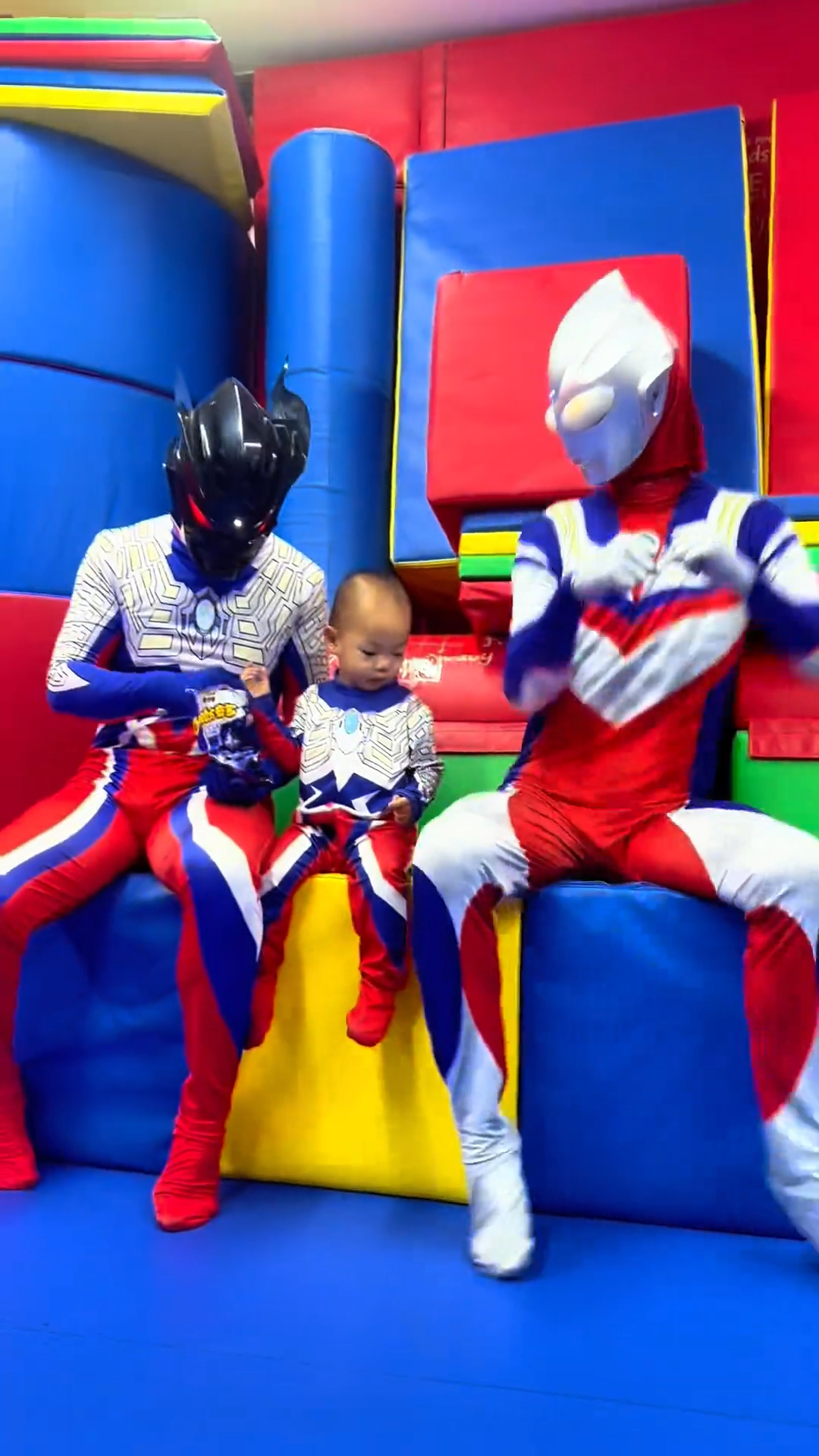 奥特曼不是看的是玩儿(我想看奥特曼真的不是假的)