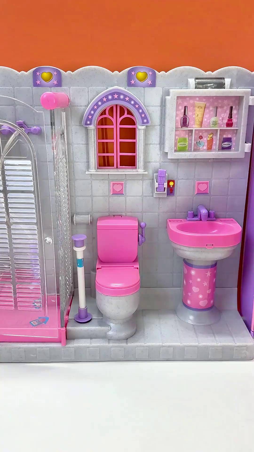 芭比娃娃之梦幻小屋(芭比娃娃之梦幻小屋的小视频)