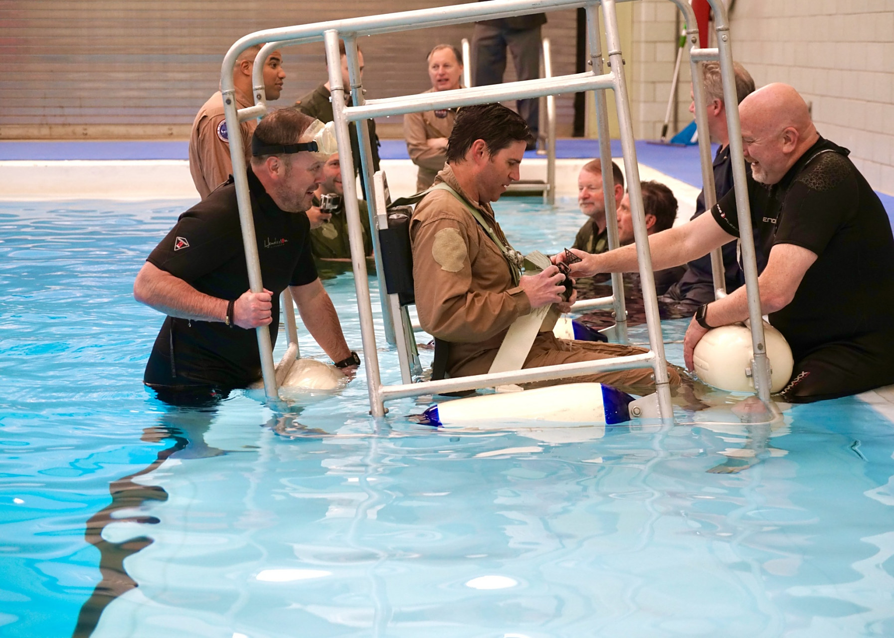 水下危险逃生攻略(水下危险逃生攻略图)