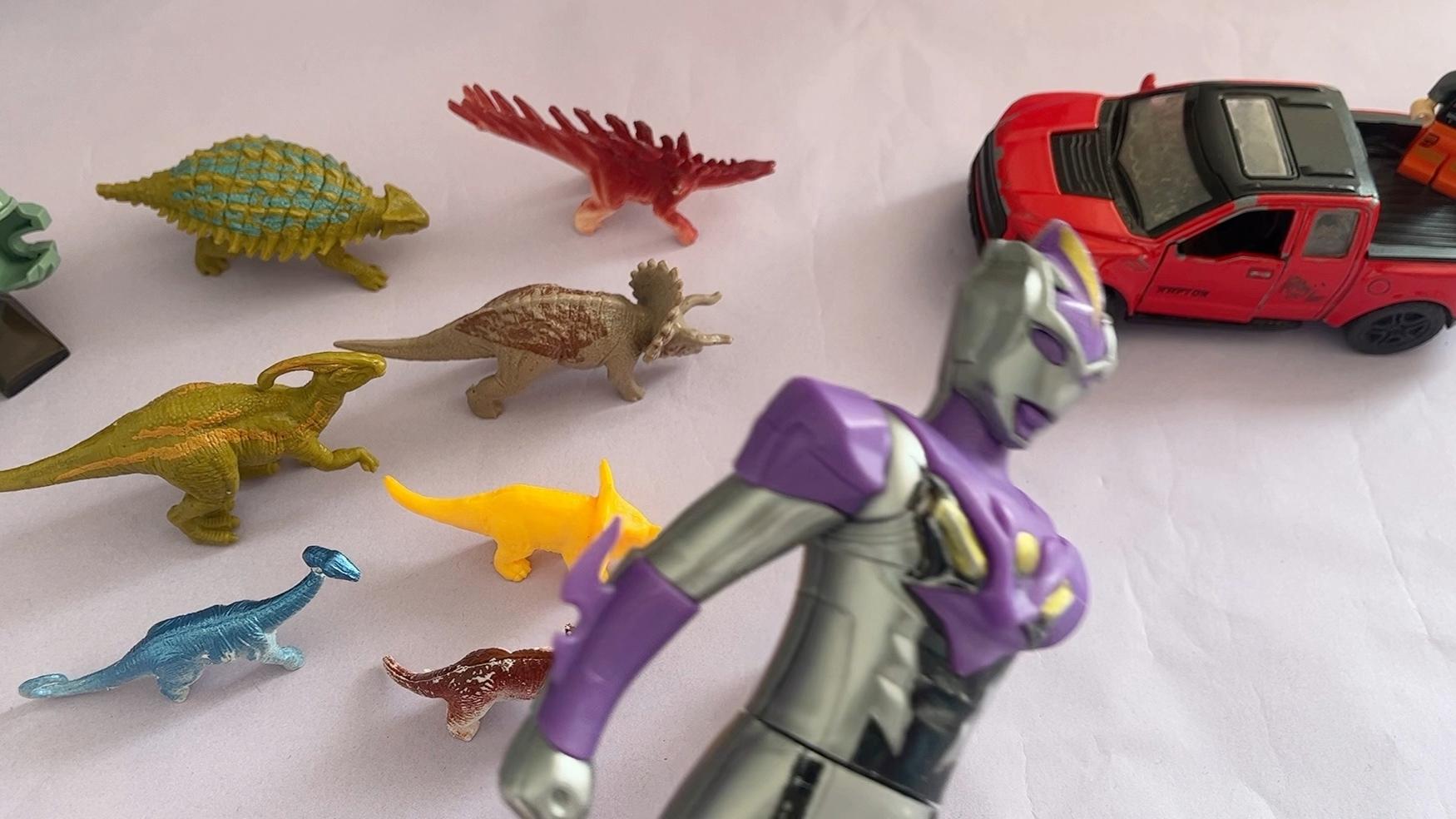 女奥特曼打小恐龙(女奥特曼打恐龙怪兽)