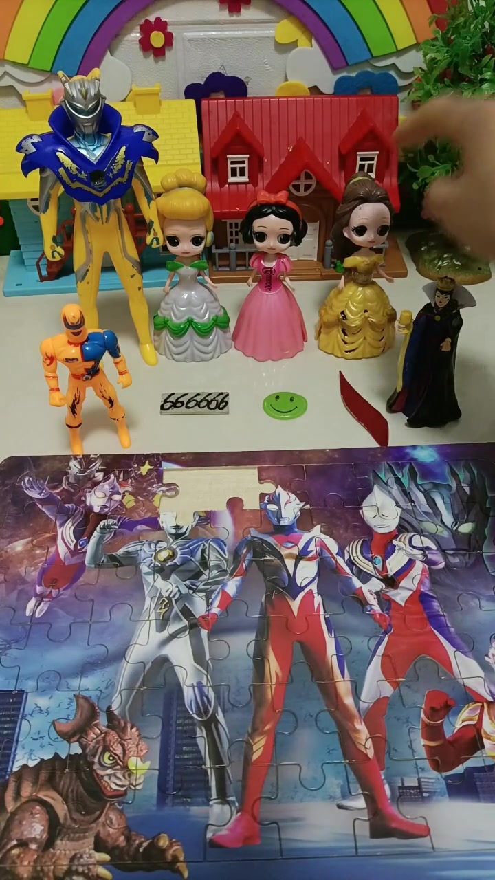 简易拼图奥特曼(简单的奥特曼拼图游戏)