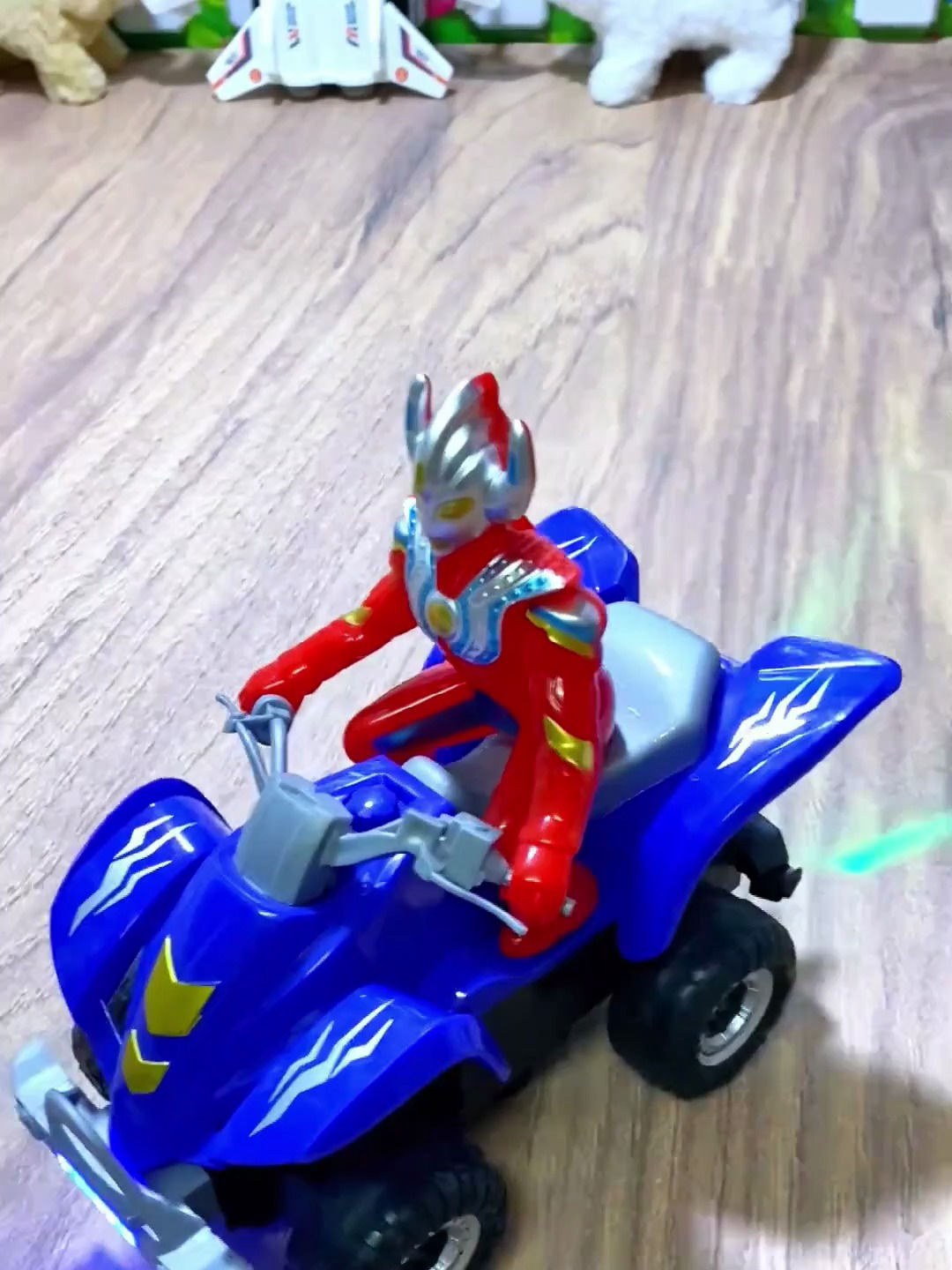 奥特曼比赛摩托(奥特曼骑摩托车视频抖音)