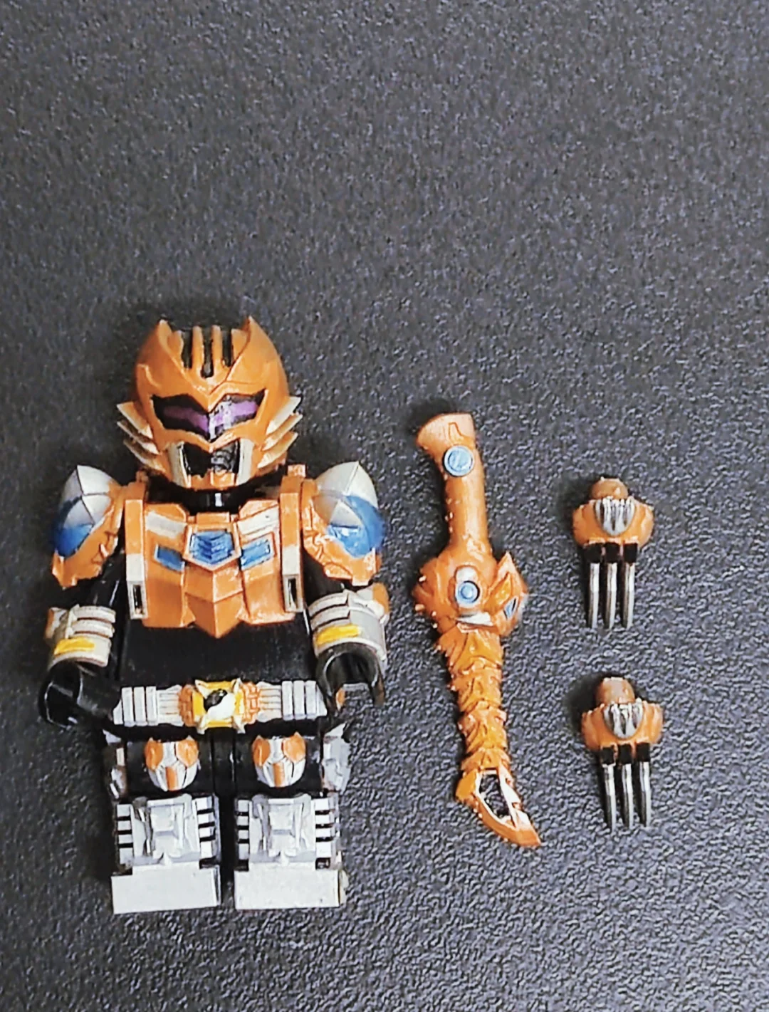 铠甲勇士玩具小人拼装()