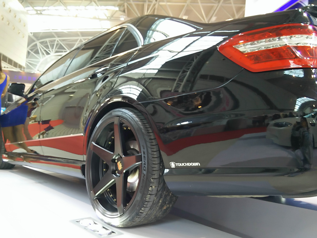 翻滚跑车内购破解版(翻滚汽车修改无限9999999金币钻石)