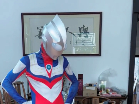 蜘蛛侠打奥特曼(我想看蜘蛛侠奥特曼)