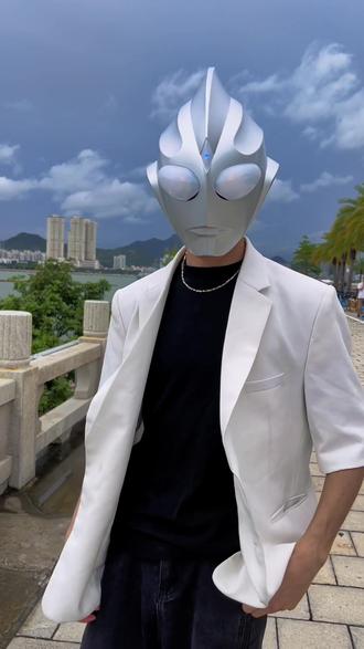 迪加奥特曼眼镜男(迪加奥特曼眼镜男是谁)