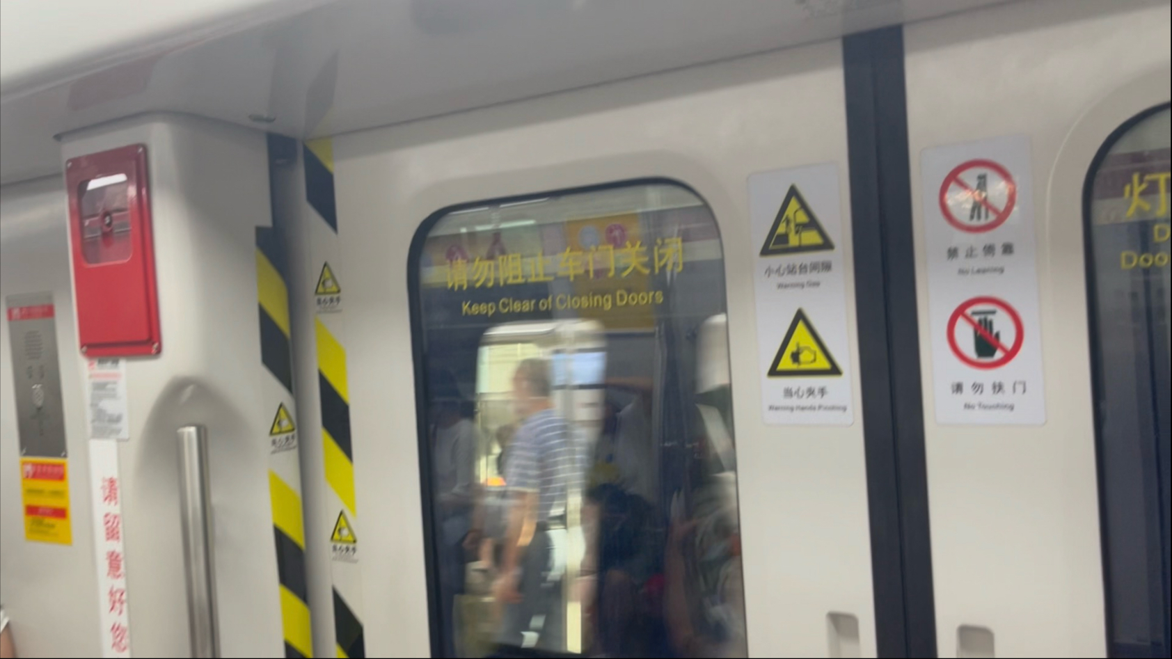 奥特曼坐地铁(奥特曼坐地铁表情包)