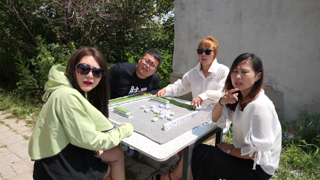 西游记四人打麻将油画(西游记四人画画加上颜色)