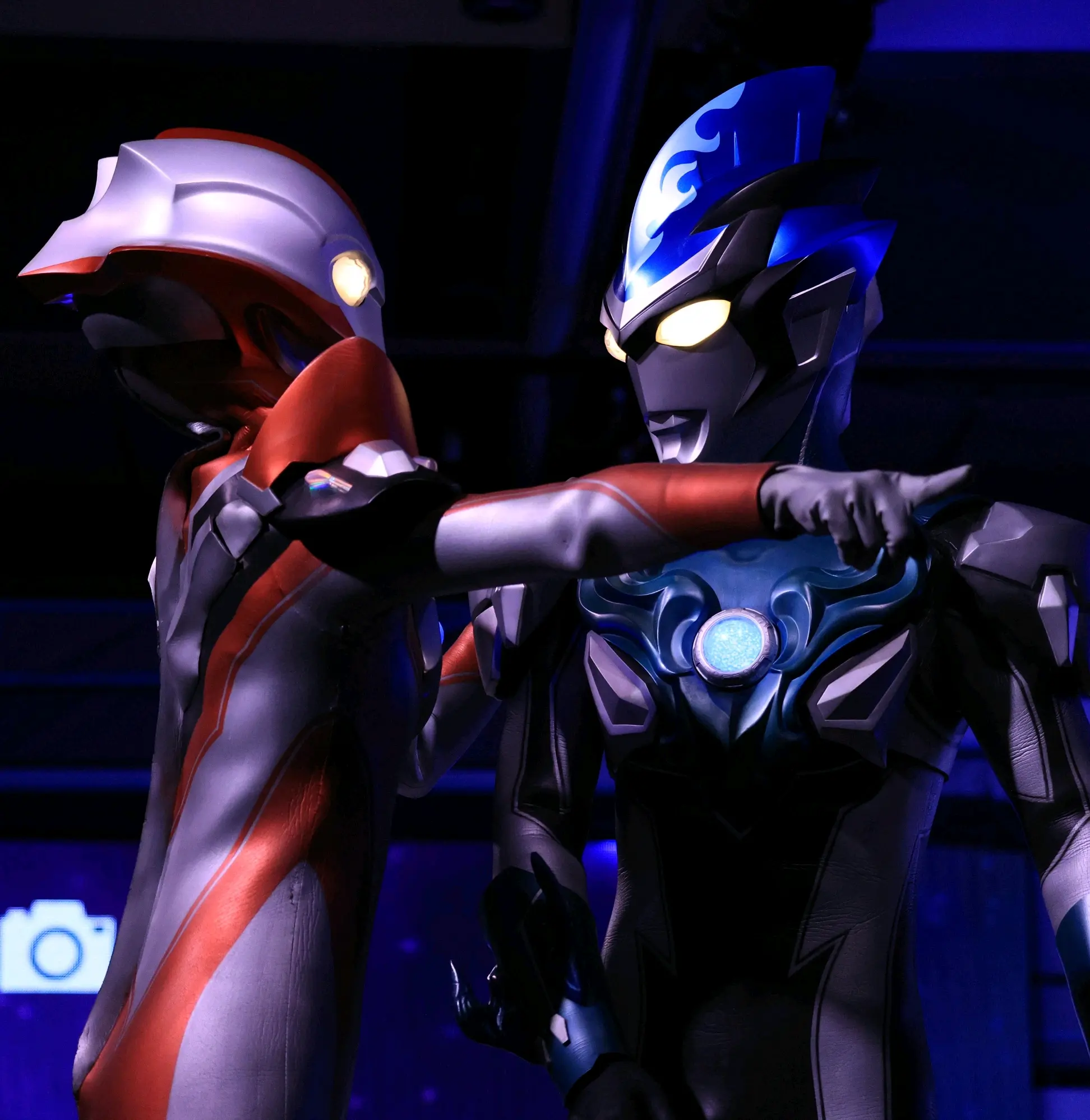 女奥特曼亲吻(女奥特曼亲吻哥斯拉)