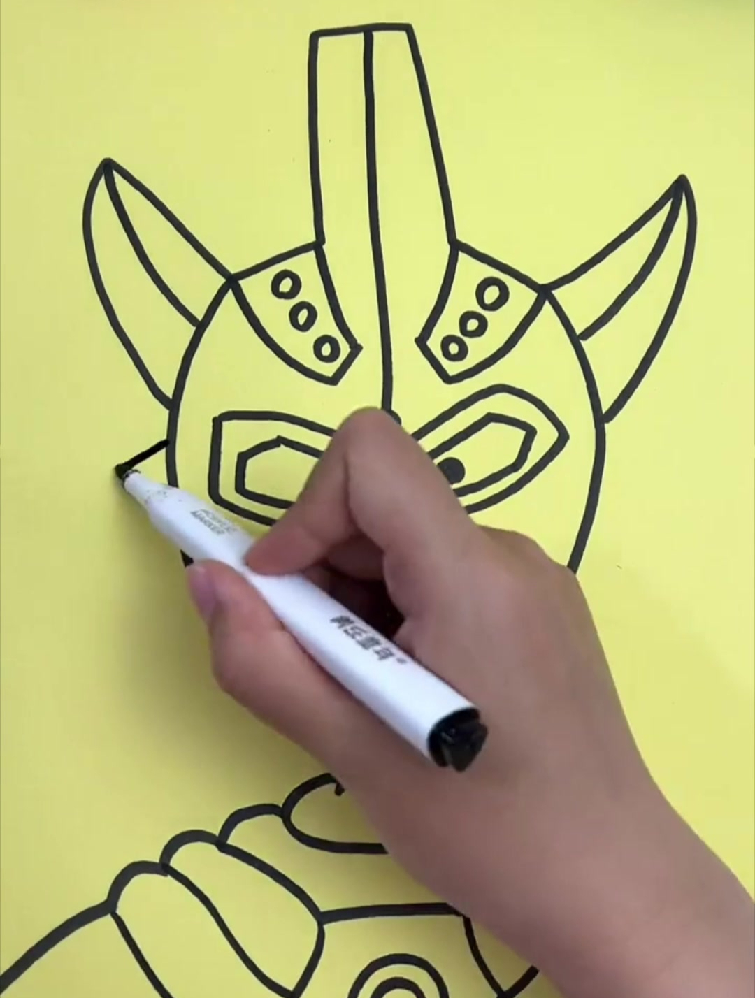 画画的奥特曼是(有没有画画的奥特曼)