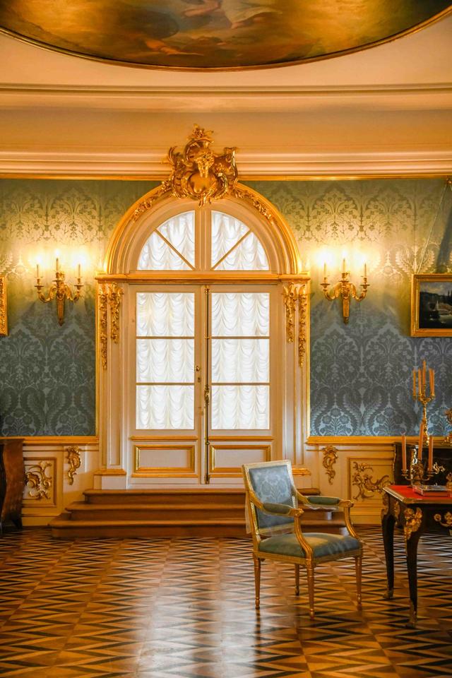 逃离王室宫殿攻略(逃离女王宫殿游戏攻略)