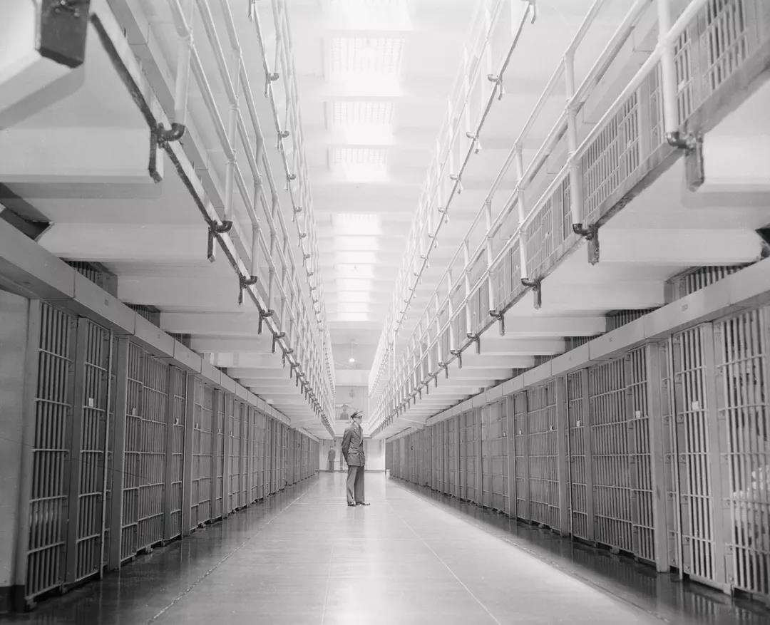 恐怖监狱走廊游戏攻略(恐怖监狱走廊游戏攻略大全)