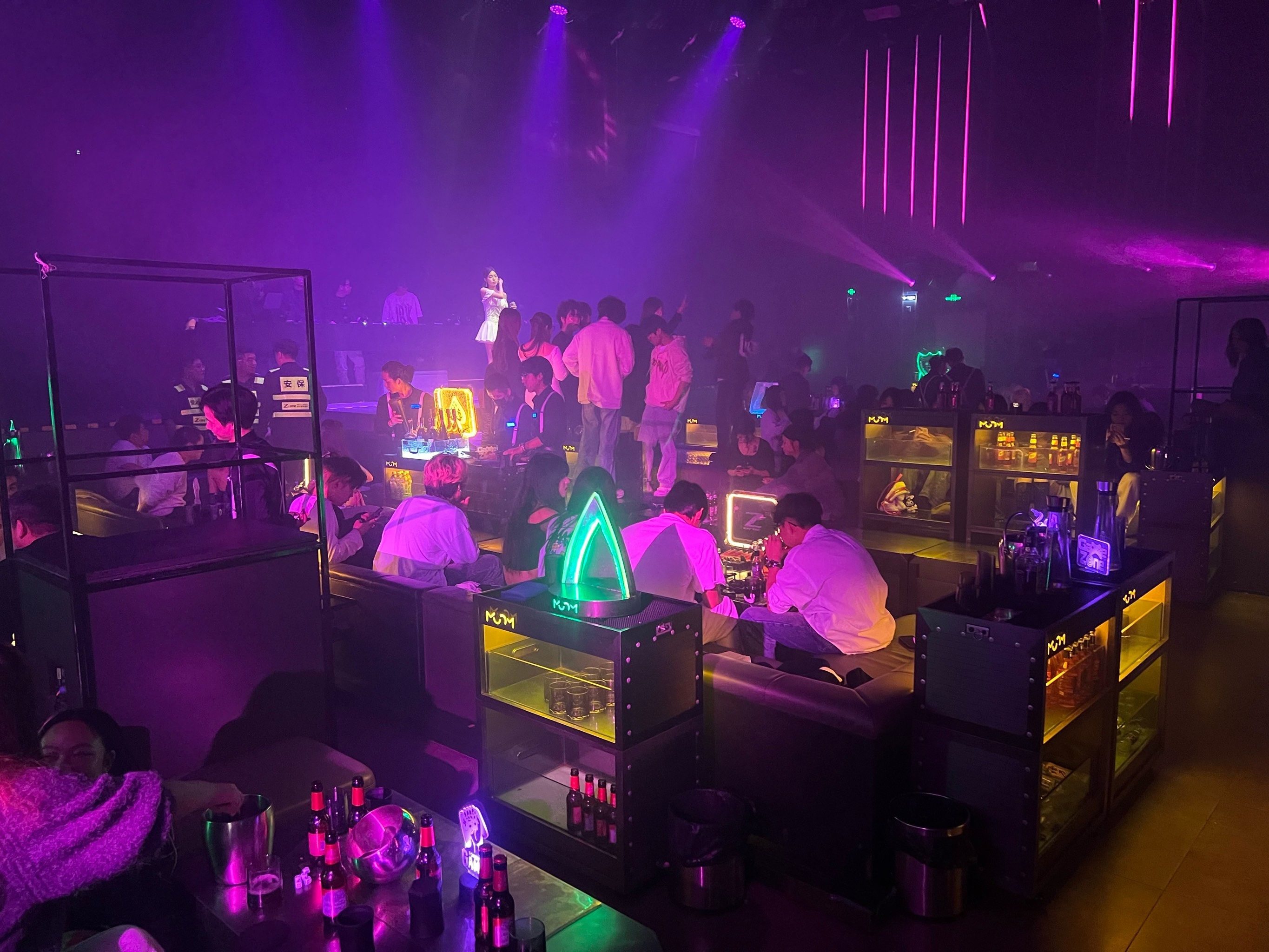 真实酒吧模拟破解版下载(真实酒吧喝酒图 现场图片)