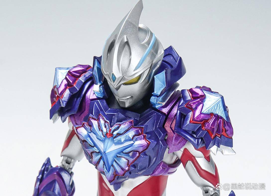 铠甲的奥特曼的世界(播放铠甲奥特曼长什么样)