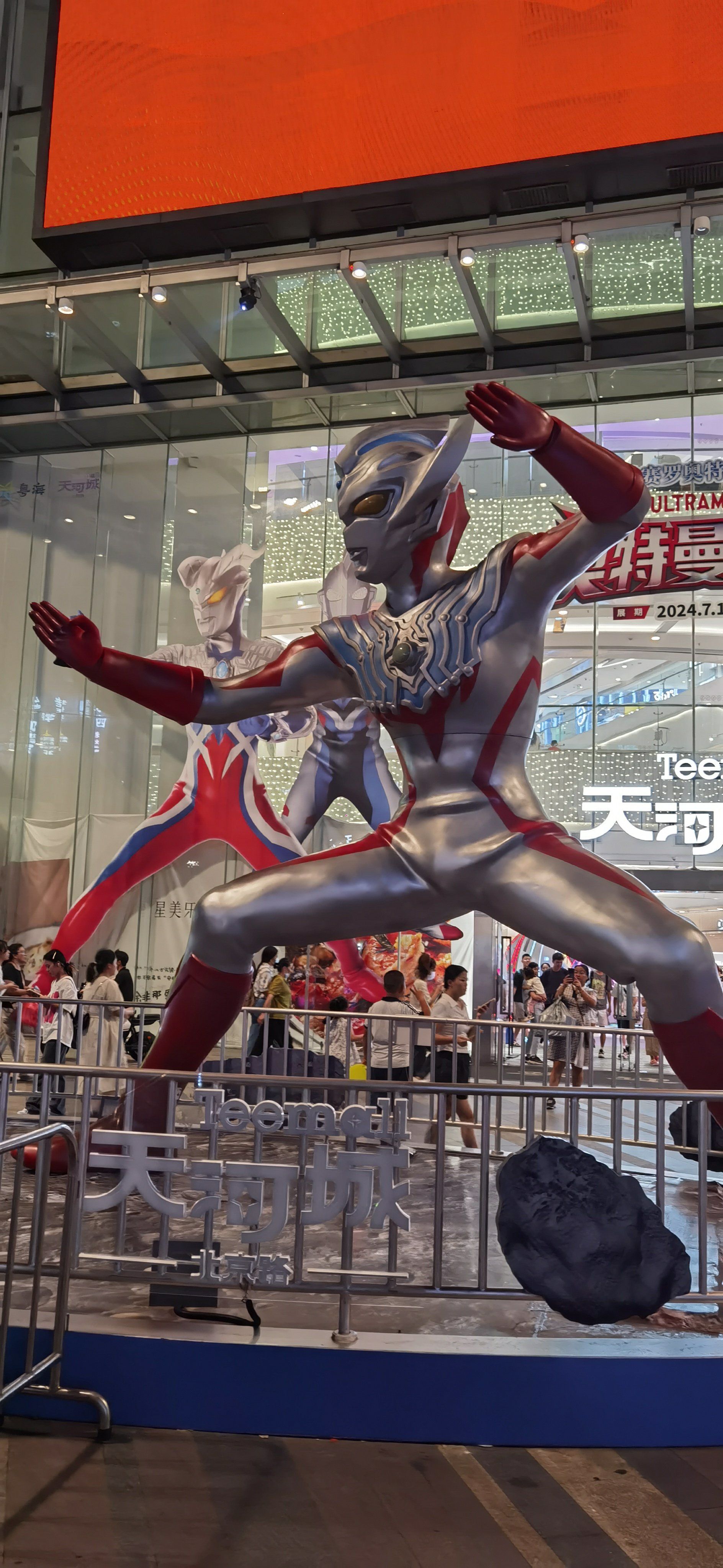 小人变奥特曼打怪兽(小人变奥特曼打怪兽图片)