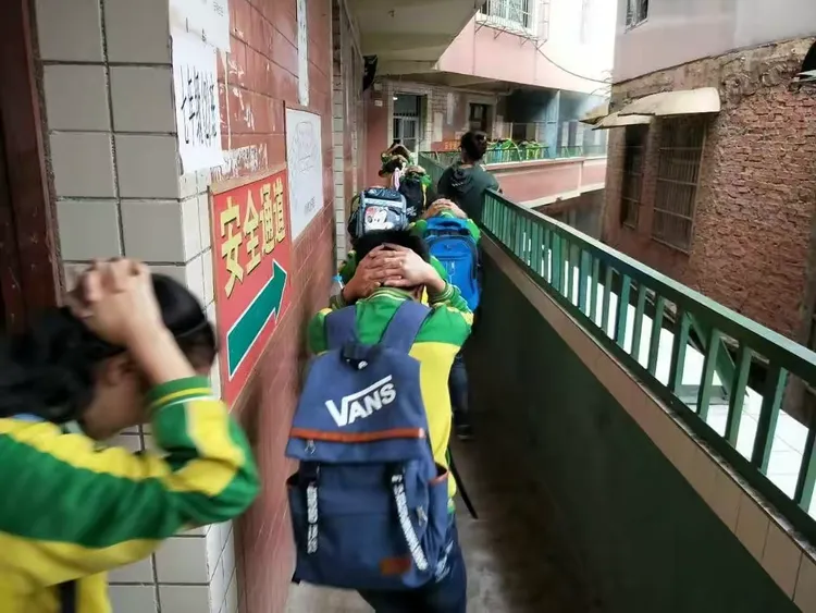 学校球馆逃生攻略(学校球馆不对学生开放)